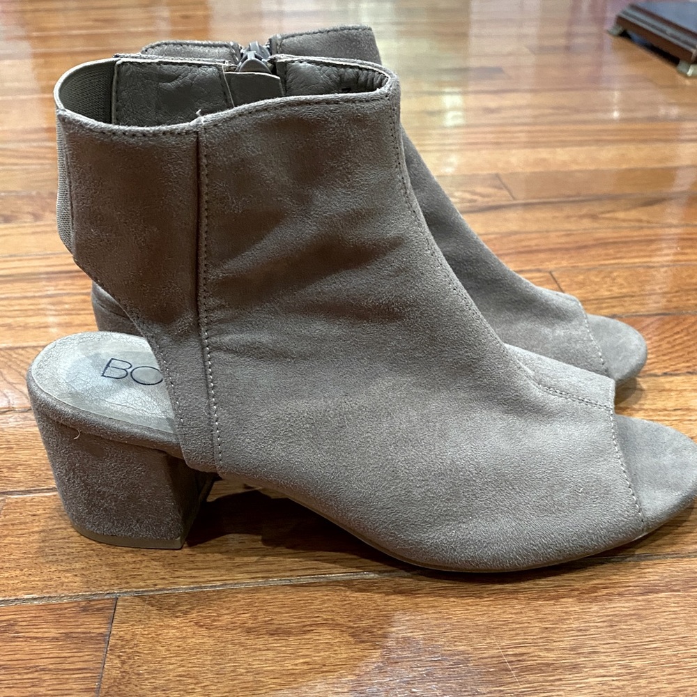 Boutique by Corky’s Whip faux suede tan open toe open heel sandal booties.